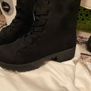 NEVER WORN BLACK LACE UP BOOT